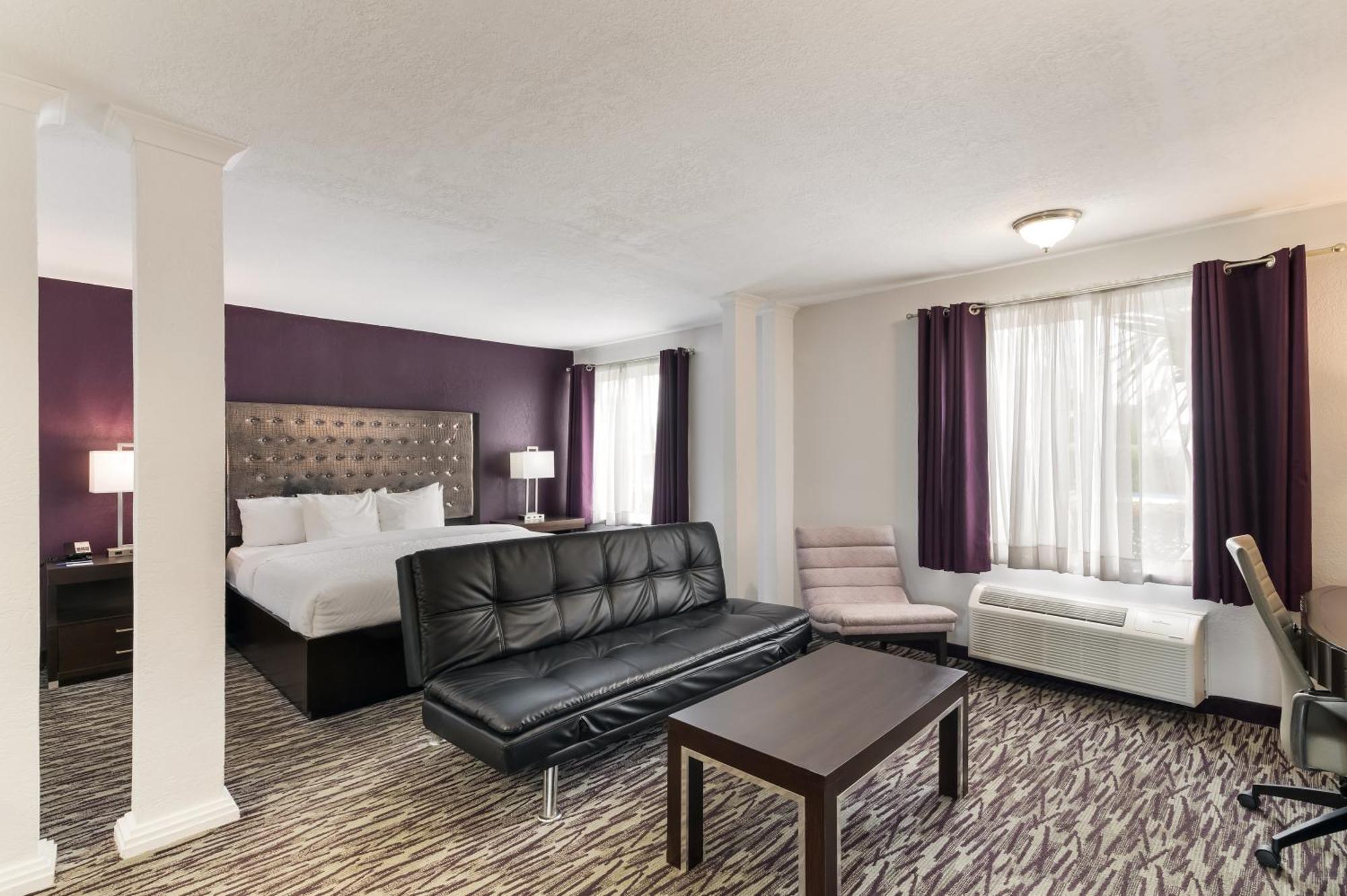 Clarion Inn & Suites Across From Universal Orlando Resort Esterno foto